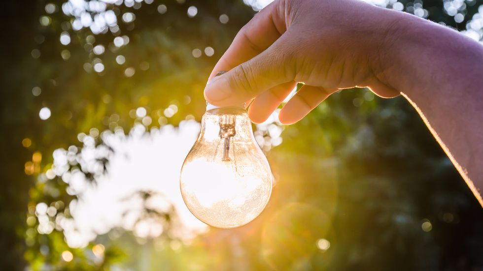 MIT Scientists "Recycle Light" To Make The Most Efficient Light Bulb Ever
