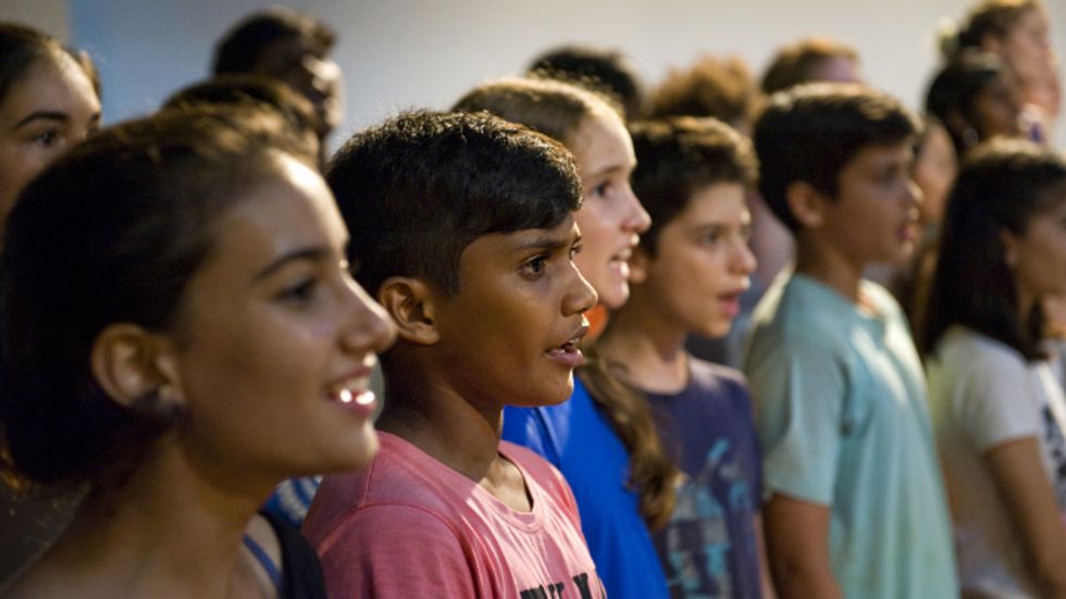 Kids sing