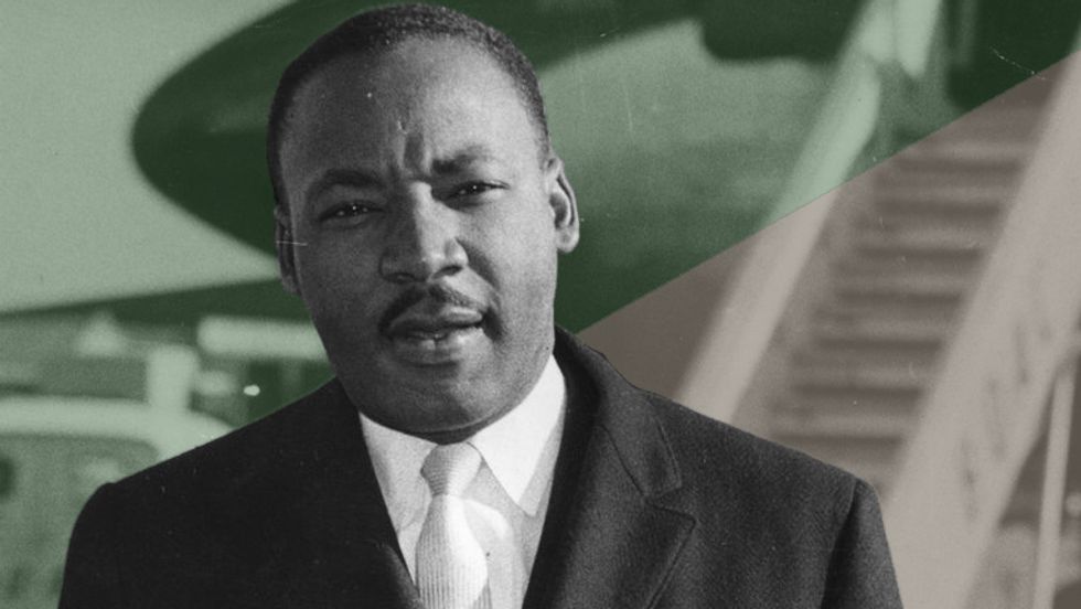 Martin Luther King, Jr. arrives at a London airport. Photo: J. Wilds/Getty