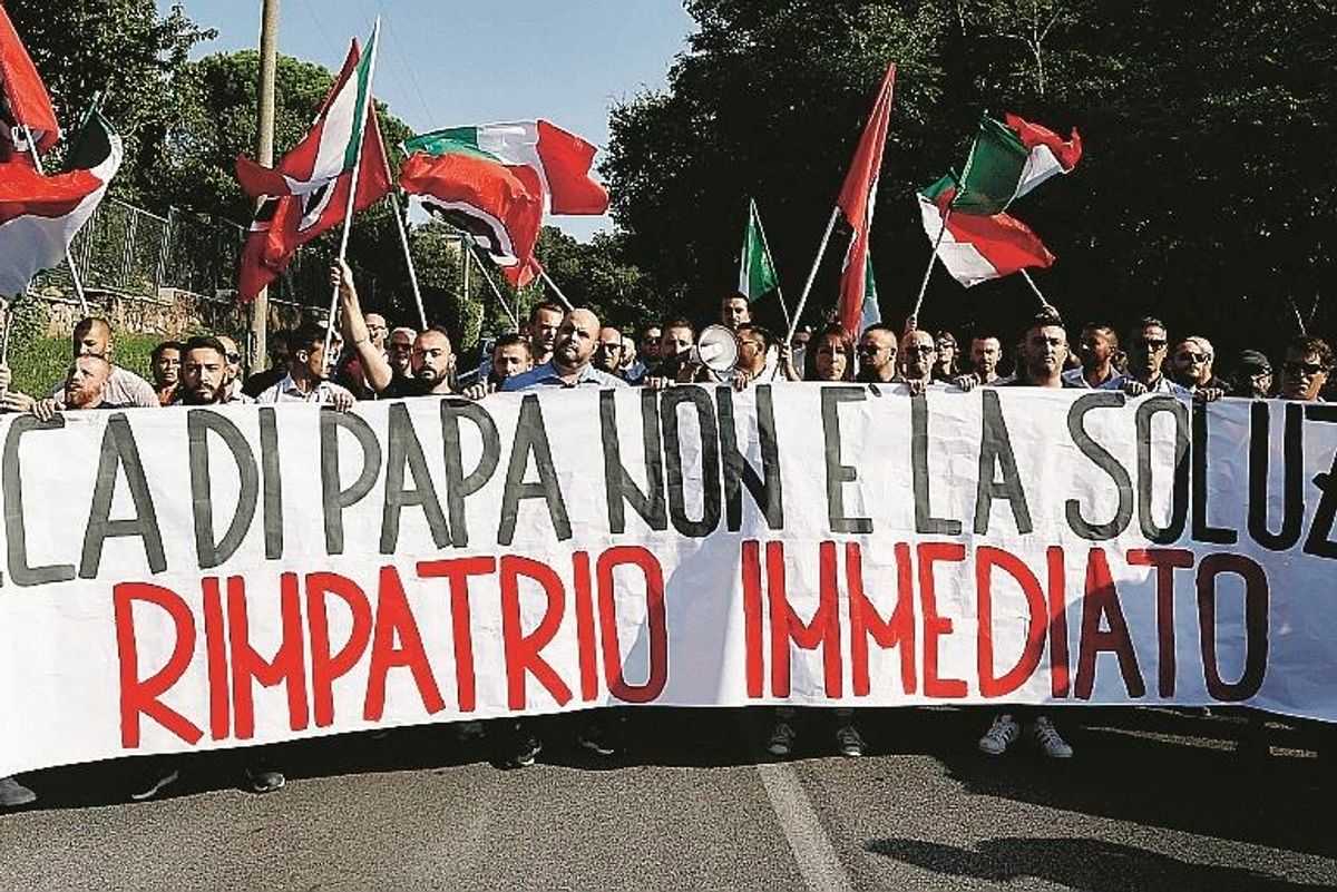 I migranti fuggitivi portati al confine dalla Ong «taxista»