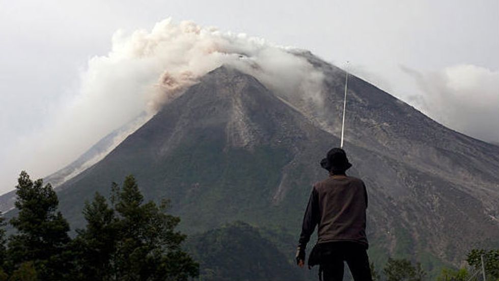  Merapi  Update for 10 28 2010 At least 33 people killed by 