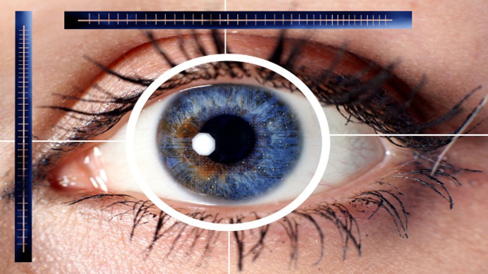 Virtual Reality Contact Lenses Are One Step Closer to Reality