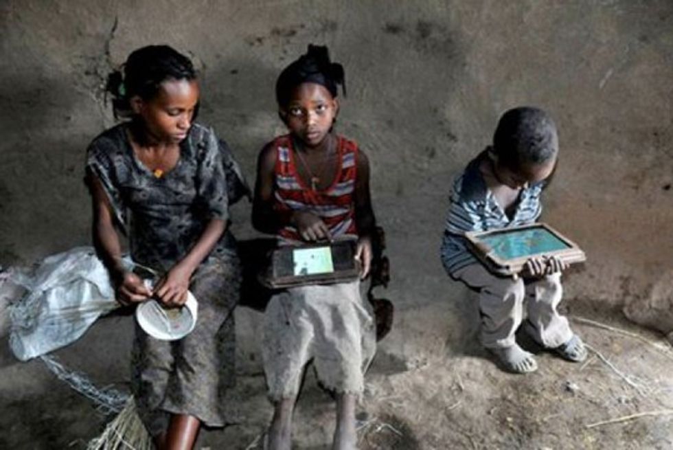 No Instructions, No School, No Electricity? No Problem. These Illiterate Ethiopian Kids Mastered Xoom Tablets In a Few Days