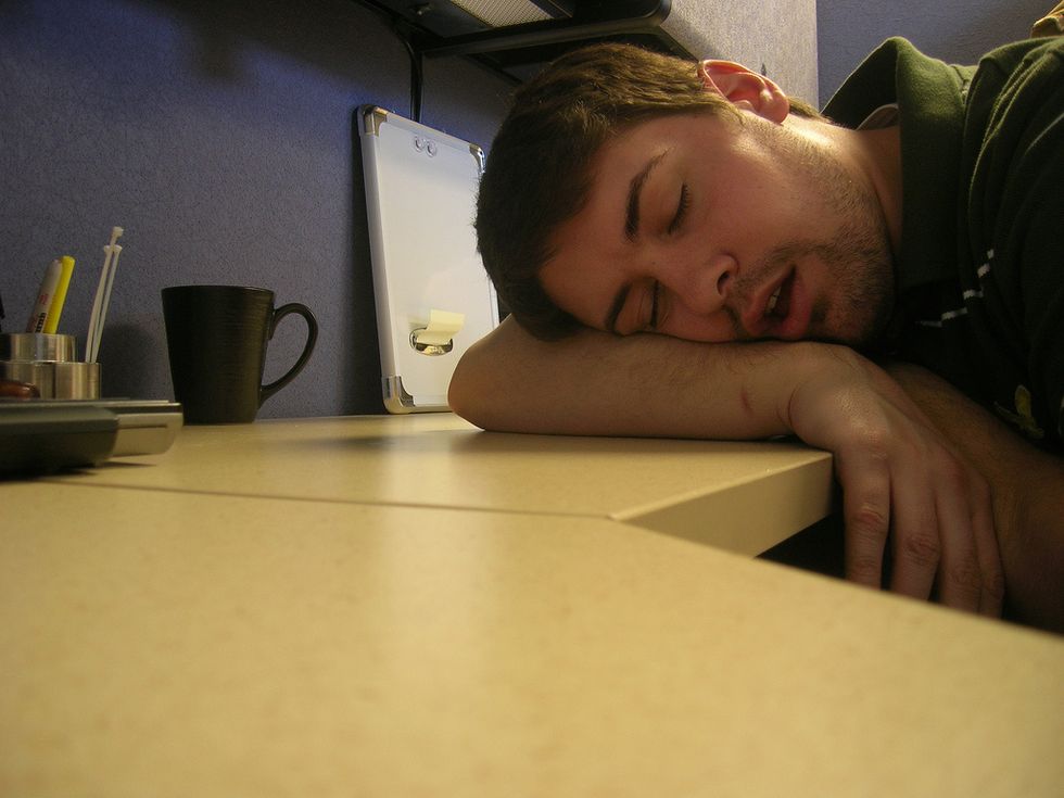 10 Stages Everyone Who Has An 8 A.M. Class Goes Through Before They Roll Out Of Bed