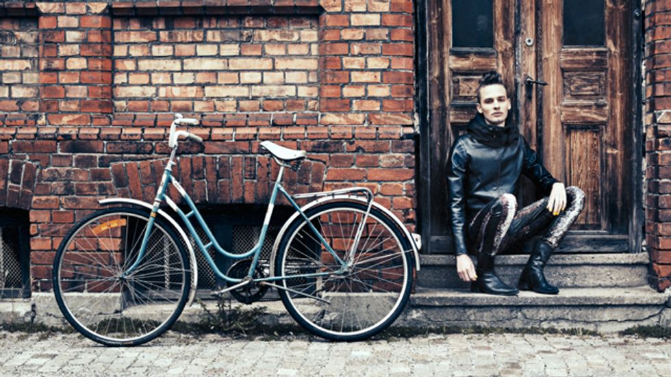Yes, For Real, It’s An Invisible Bicycle Helmet And It IS Awesome