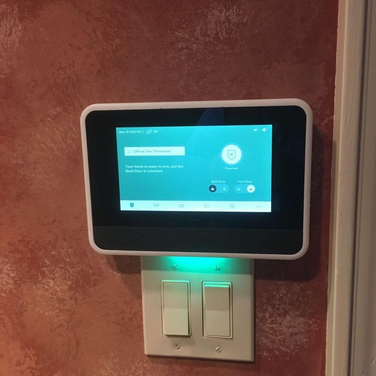 See How Easy it is to Operate Vivint Smart Hub in your Smart Home