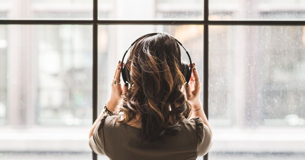 6 Reasons College Students Should Listen To Podcasts