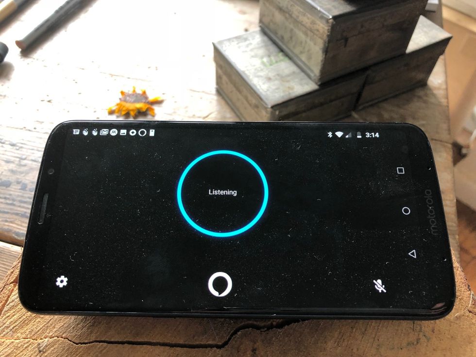 Picture of the screen of Moto smartphone with moto smart speaker