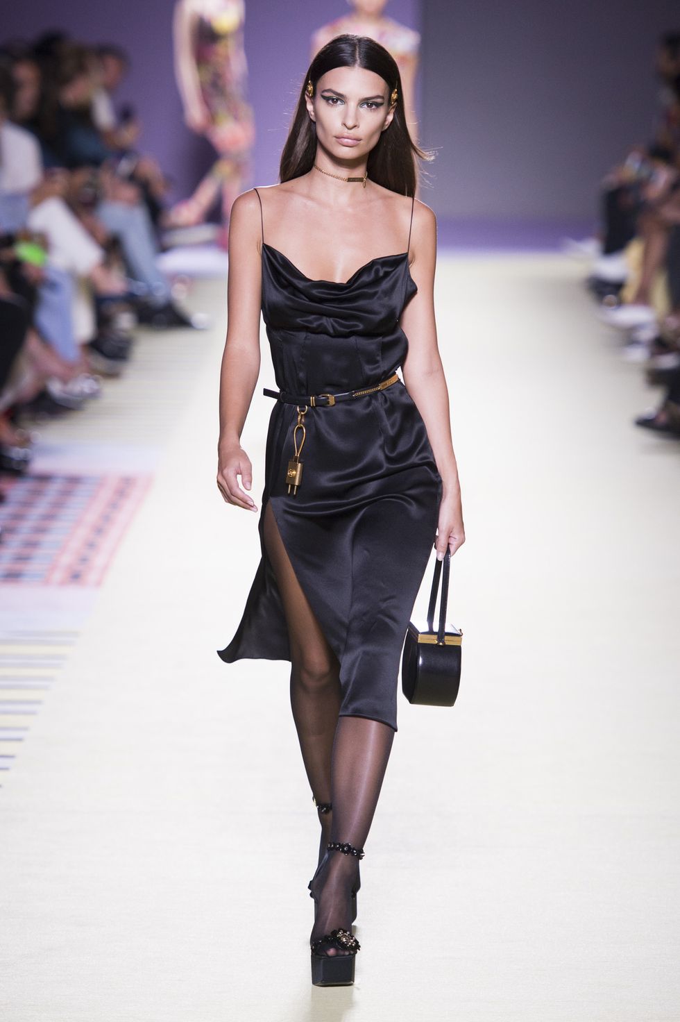 '90s Supermodel Shalom Harlow Returns to the Versace Runway - PAPER