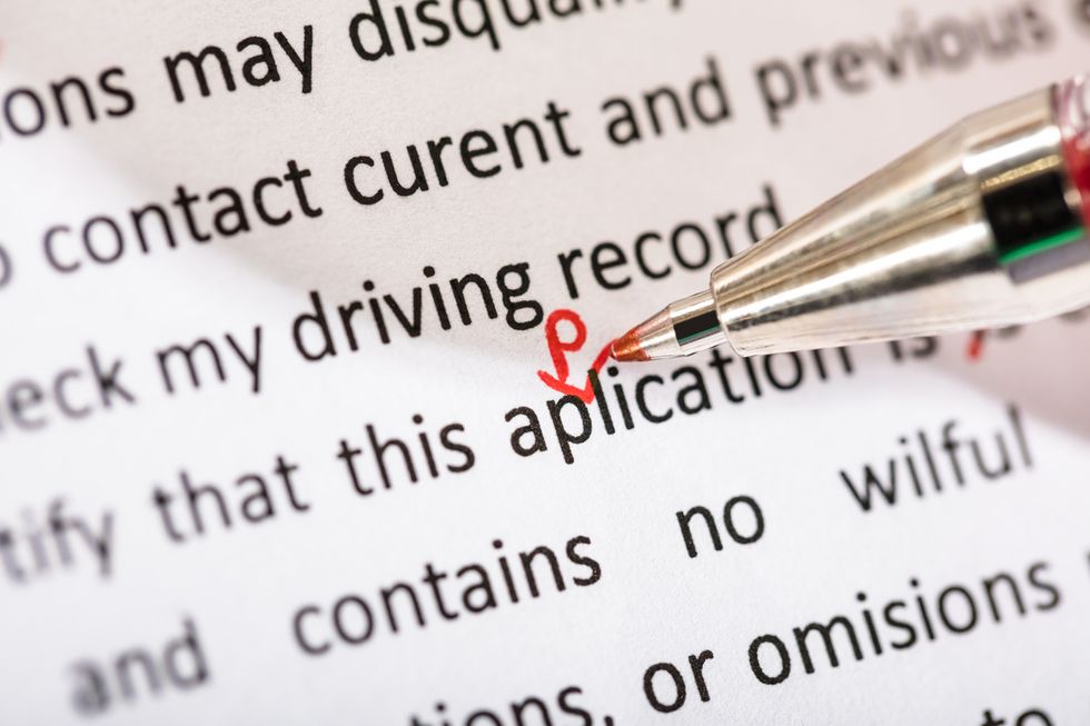 picture of computer screen with pen.