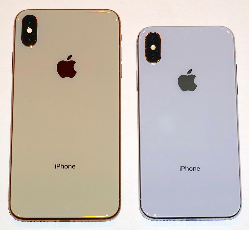 Picture of the back of iPhone X and iPhone XS Max