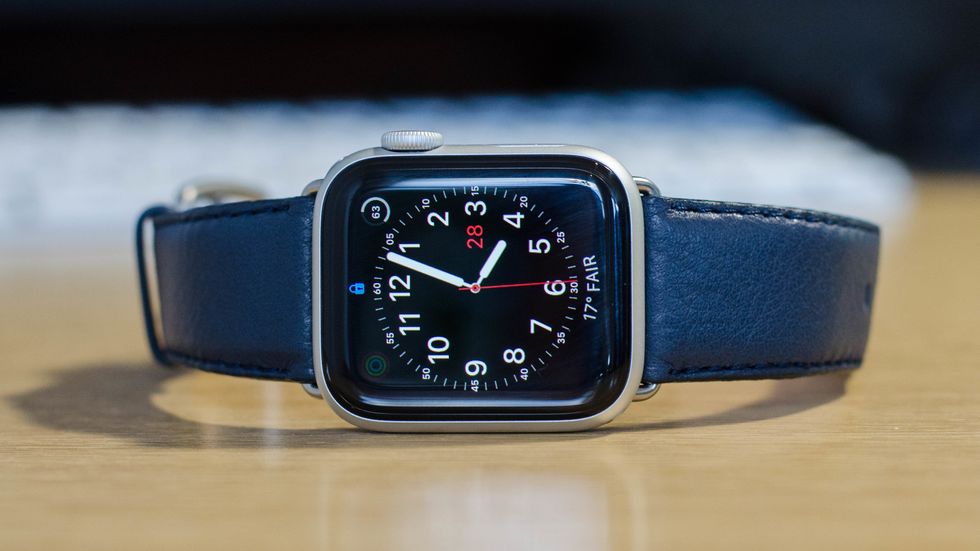 a photo of Apple Watch 4 face