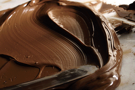 Cioccolato, perché cedere al «cibo degli dei» (che fa bene al cuore e all’umore)
