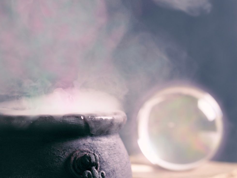 Picture of pot with fog coming out of the top from a anatari wiri 800 enabled fog machine.