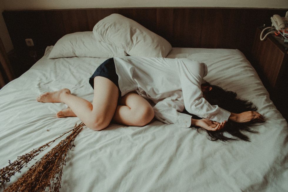 3 Easy Ways To Get Your Sleep Schedule Back On Track When Schoolwork Brings You Down