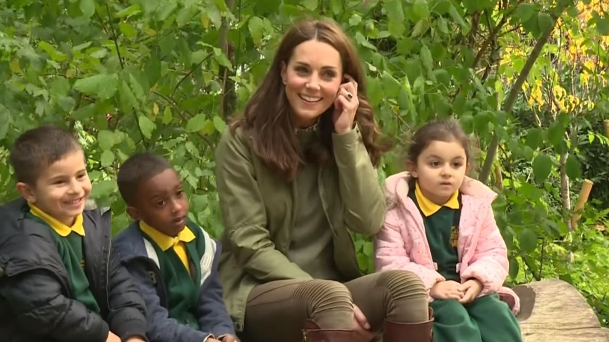 Kate Middleton Gave The Best Response To Little Girl Who Asked Why Photographers Were 'Picturing' Her ❤️