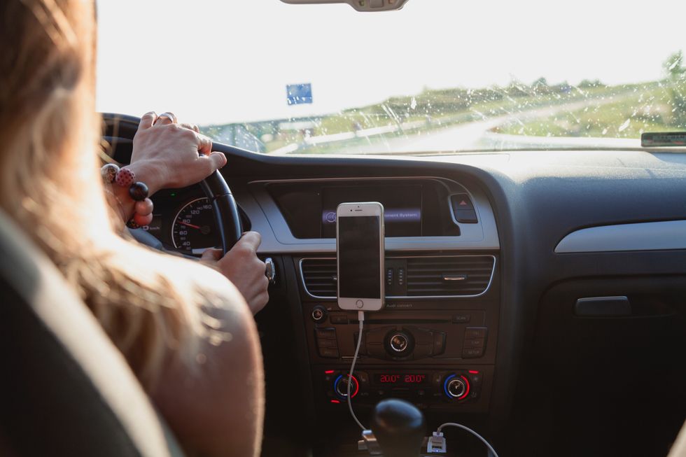 22 Thoughts That Go Through Every College Student's Head When They Drive Home From School