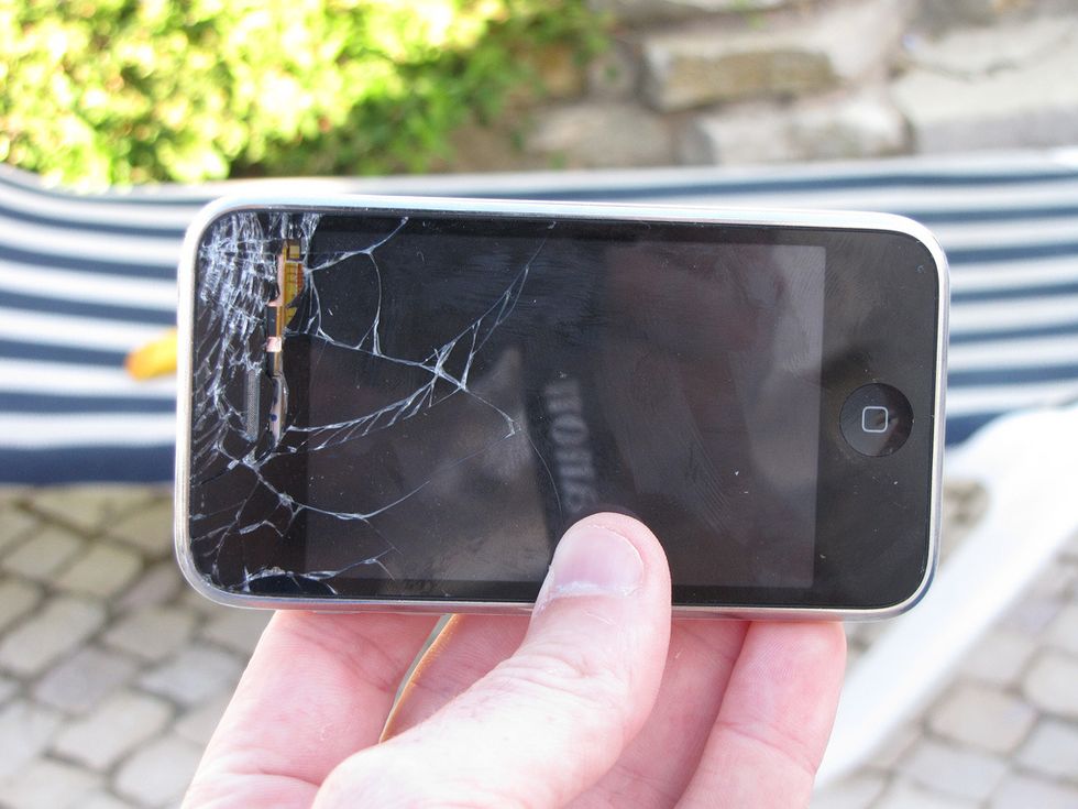 'What The Fork' And 15 Other Stages Of Grief After Cracking Your iPhone Screen