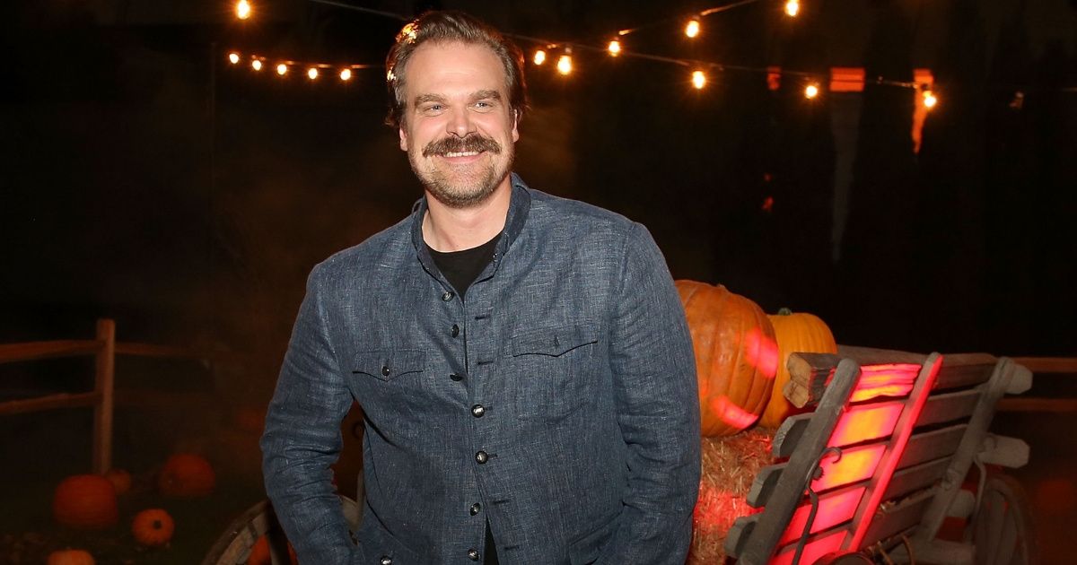 David Harbour Promises To Officiate Wedding In Full 'Hellboy' Attire If He Gets 666K Retweets 🔥