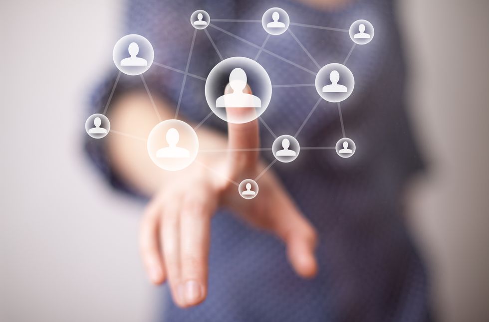 Social Media ROI for Business: Facebook versus LinkedIn