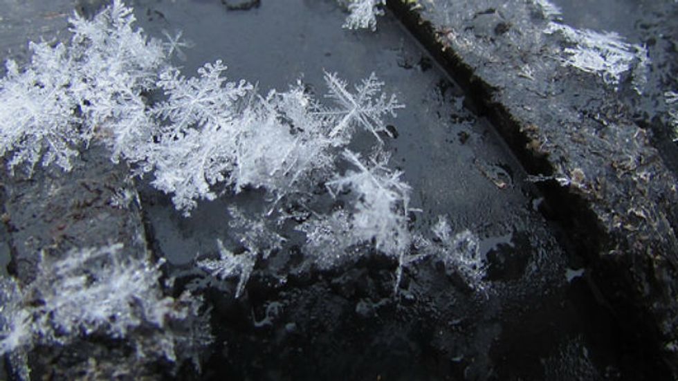 Snowflake Formation Under a Microscope - Big Think