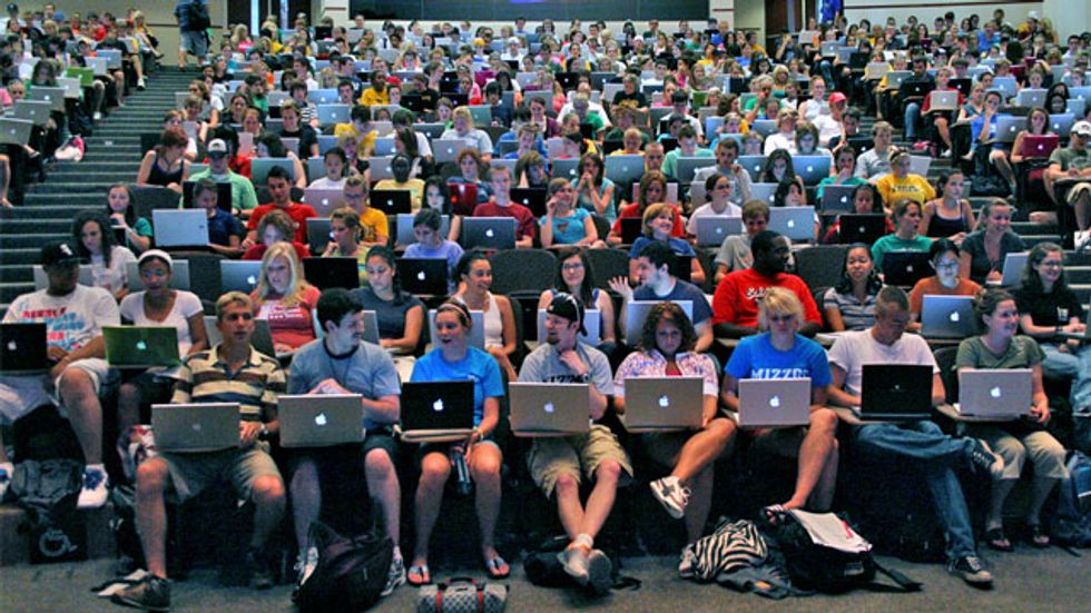 What is a more effective way of taking notes - laptop or notepad?