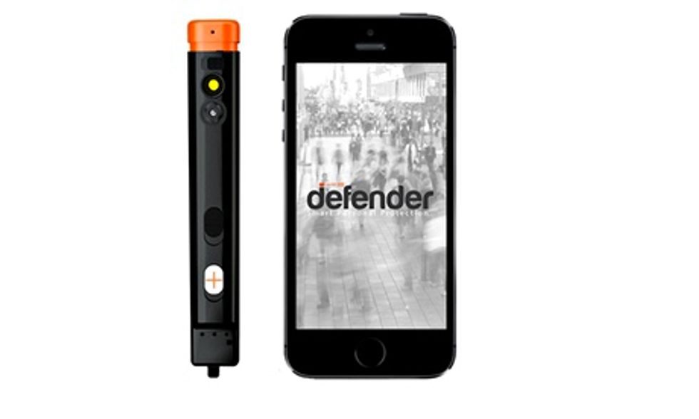 This Smart Pepper Spray Snaps a Photo of Your Assailant and Sends It to the Police