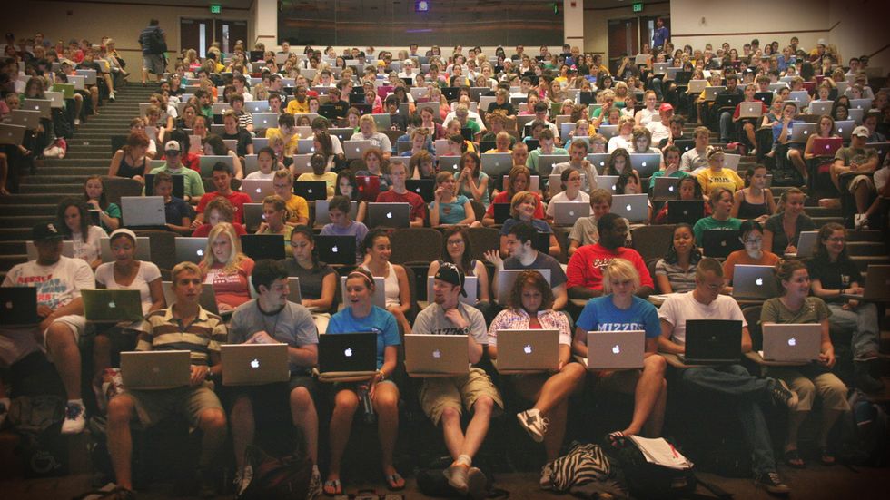 Study: Allowing smartphones in class lowers grades — even for students who don’t use them