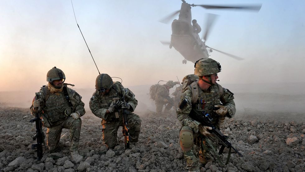 Soldiers from D Company of The Argyll and Sutherland Highlanders, 5th Battalion The Royal Regiment of Scotland, and officers from the Afghan National Police, are inserted into the area by two CH-47 Chinooks. (Photo: ResoluteSupportMedia)