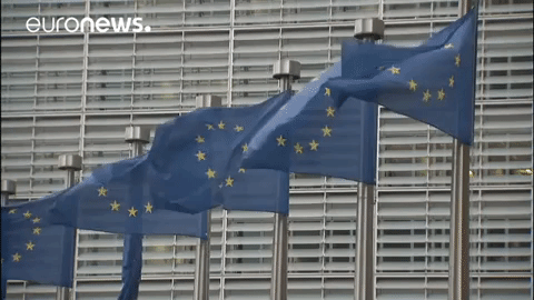 A Bruxelles temono che i populisti ormai siano popolari. Perciò sbroccano