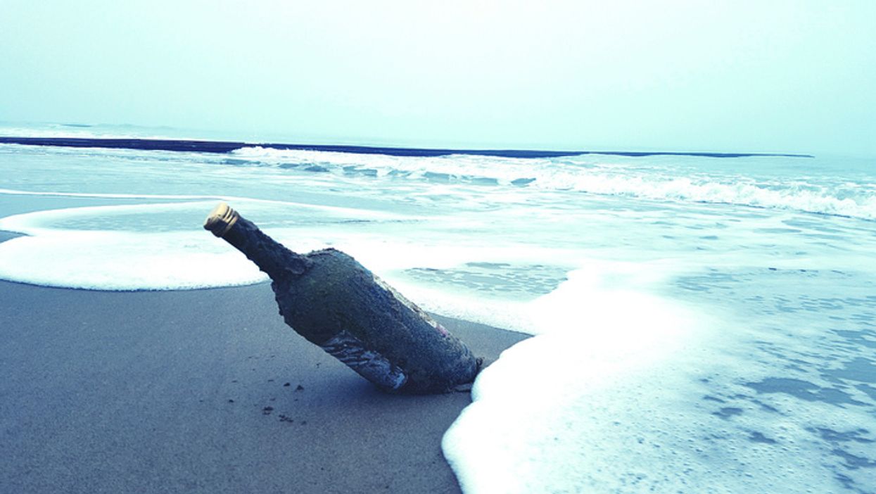 Woman Finds World's Oldest Message In A Bottle While Strolling Along Australian Beach ðŸ˜®