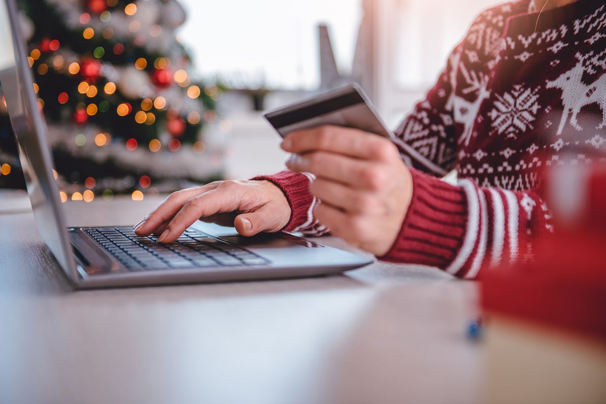7 ways to shop safely online during the holidays