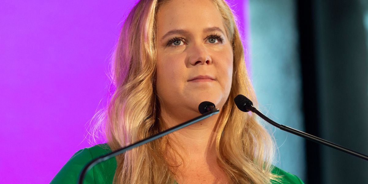 Amy Schumer Urges Maroon 5 to Back Out of the Super Bowl