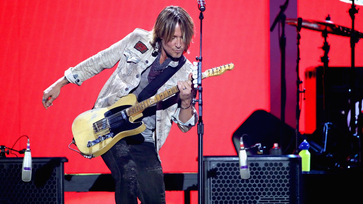 Keith Urban visits terminally ill fan before Ohio concert