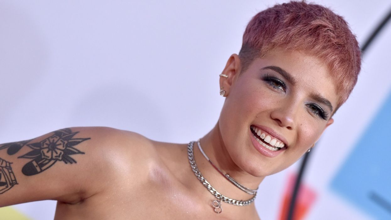 Halsey's Response To Someone Calling Her A 'Manic Pixie Dream Girl' On Twitter Is Legendary 😂