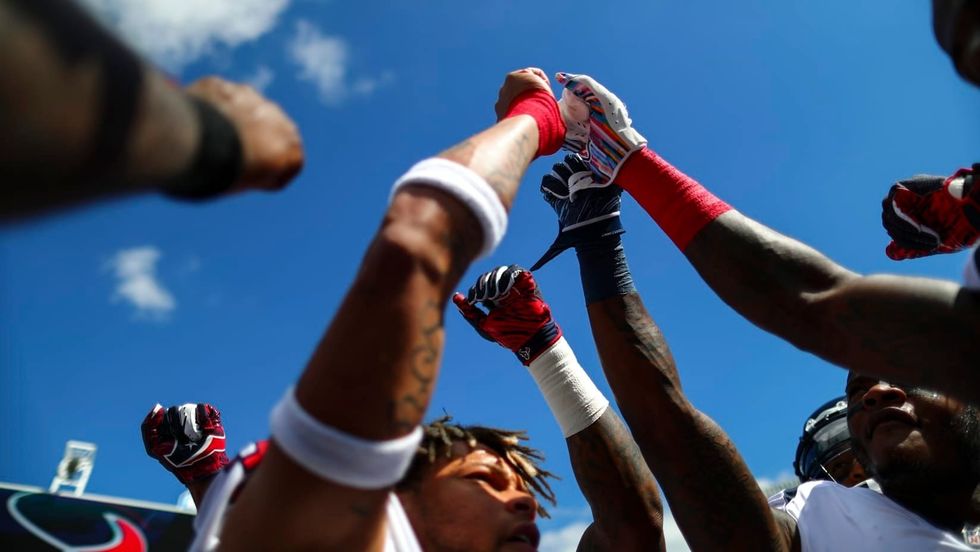 Texans climb atop division with 20-7 win over Jaguars