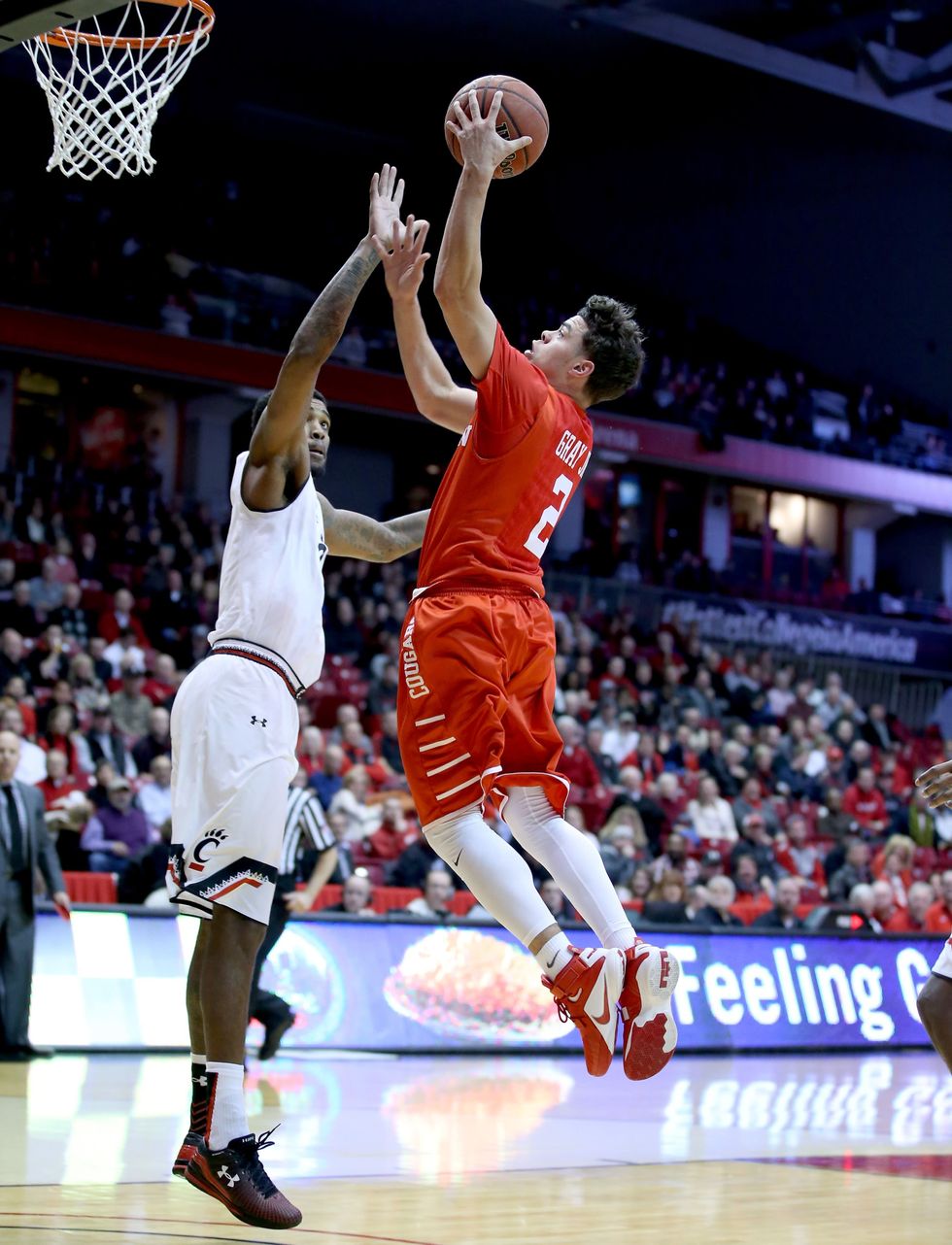 NCAA hoops: Big win for UH as most teams roll through the week