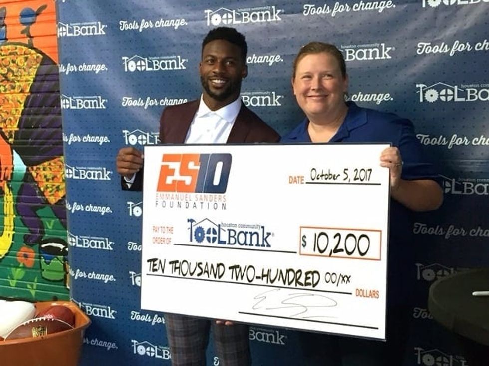 Denver Broncos star returns home to Houston to help with Harvey efforts