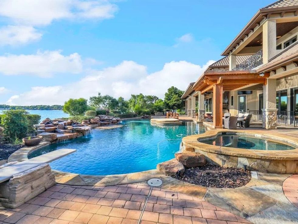 Texas football star RGIII hopes to punt his Lake Conroe paradise for $2.6 million