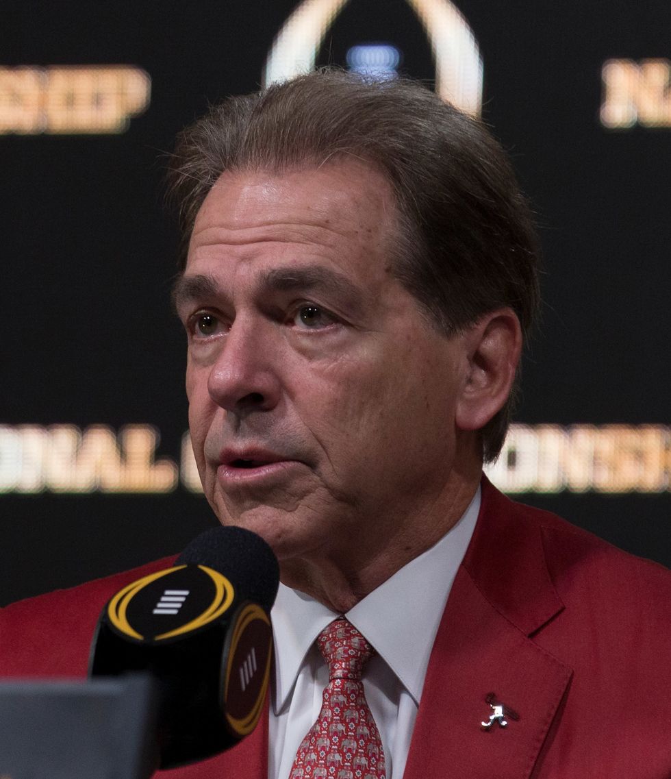 Alabama continues to roll; Aggies still can't close out games