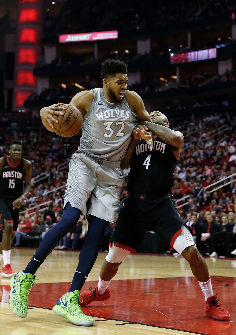Rockets use ridiculous third quarter to rout Wolves, lead series 3-1