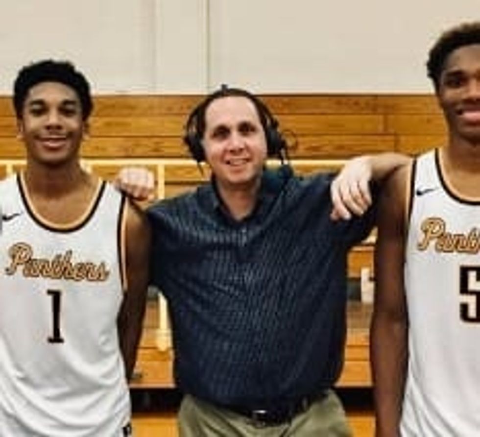 Klein Oak’s Tyler Hudson’s monster dunk goes viral