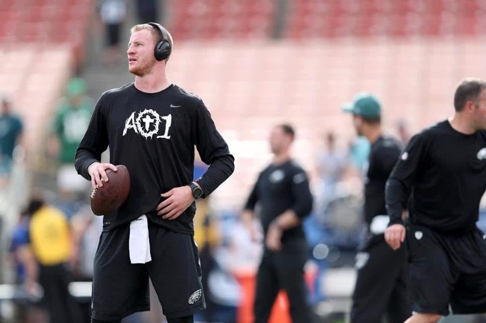 Week 14: Eagles fans, Wentz in pain