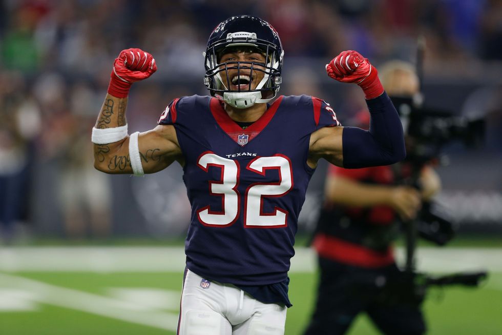 Texans defense finally shows up, roughs up Cowboys in 19-16 win