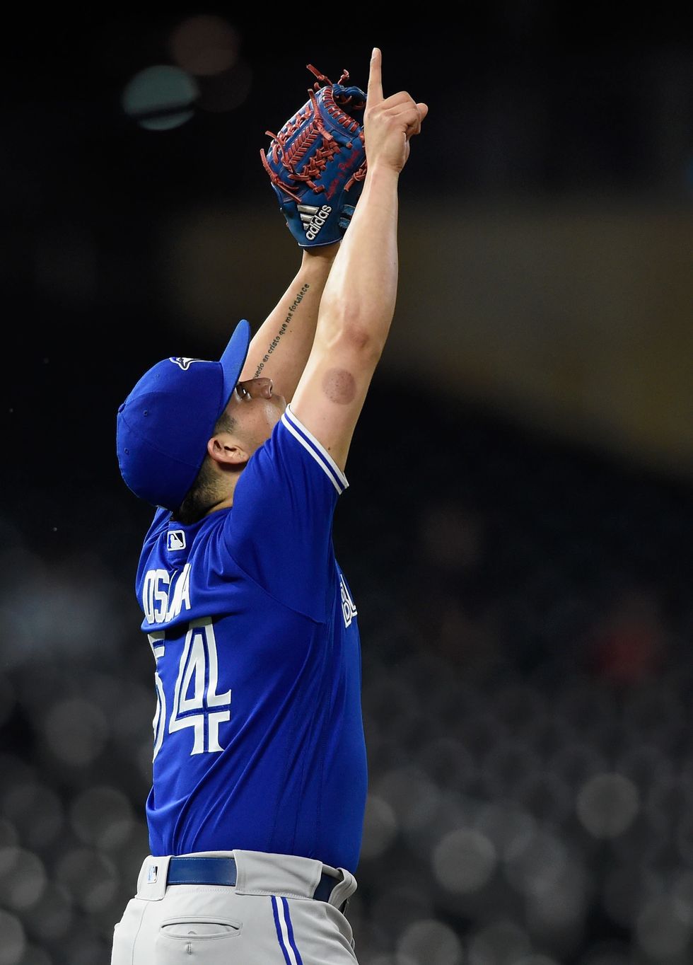 Astros make a controversial trade to get closer Roberto Osuna from Blue Jays