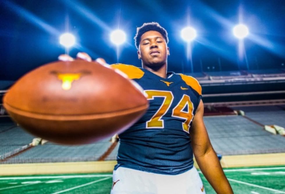 Conroe Oak Ridge 5-star OL Tyler Johnson commits to Texas