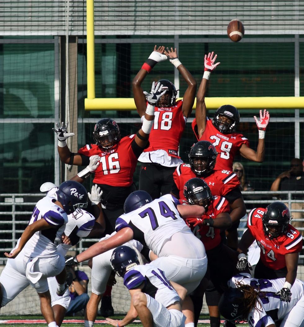 Lufkin stuns Westfield in regional semifinals, 14-11