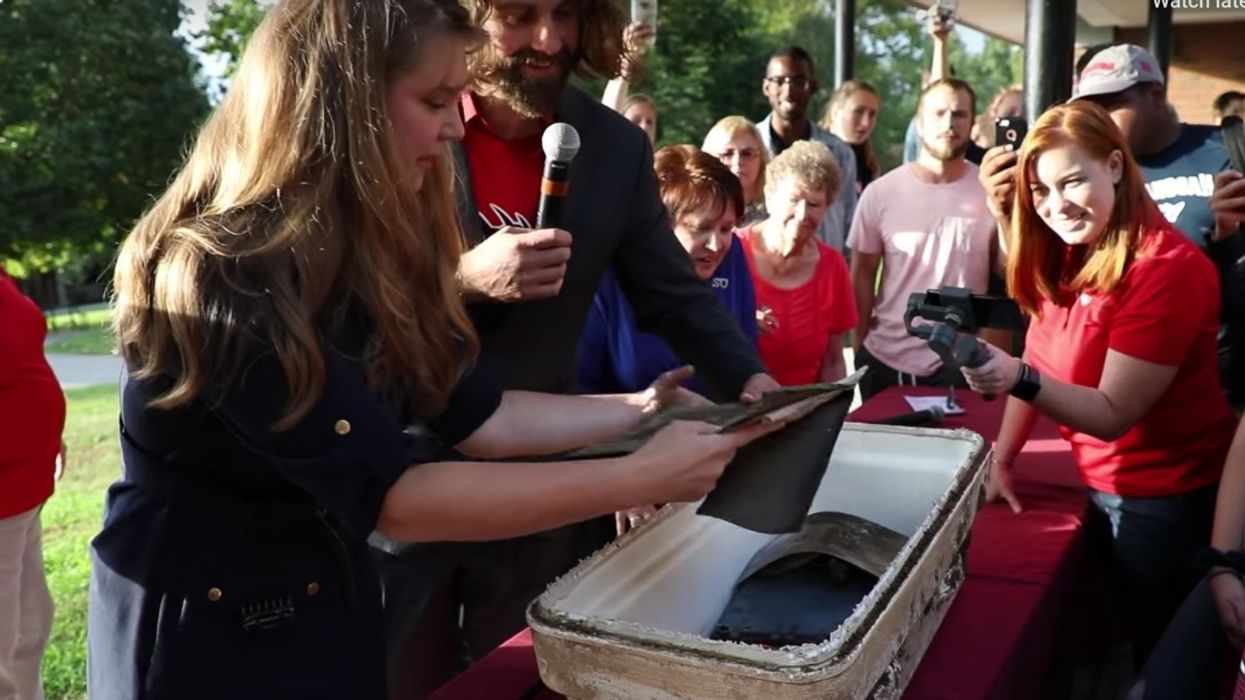 A University Just Opened A 25-Year-Old Time Capsule—And The Contents Are Peak 1993 😂