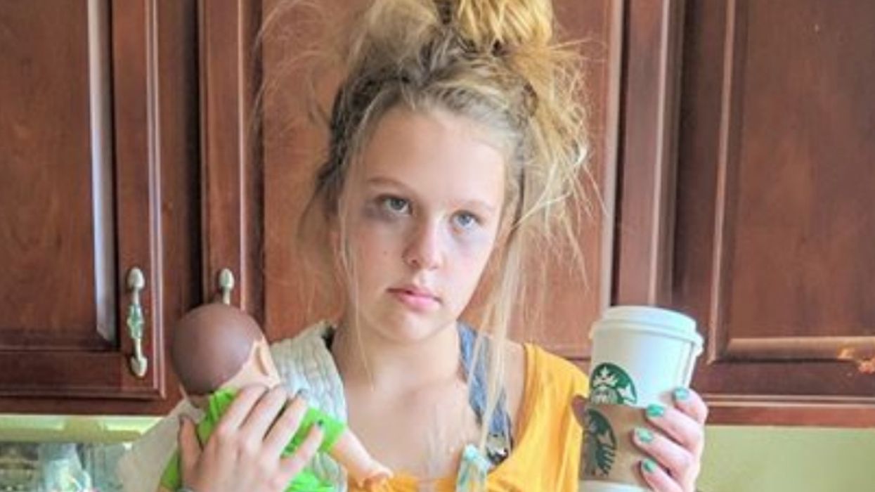 Teen With 8 Siblings Wins Halloween With Her Viral 'Tired Mom' Costume ðŸ˜‚