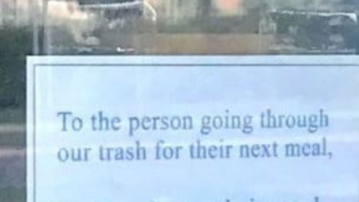 Little Caesars Restaurant Posts Sign For Homeless People Going Through Their Trash ❤️